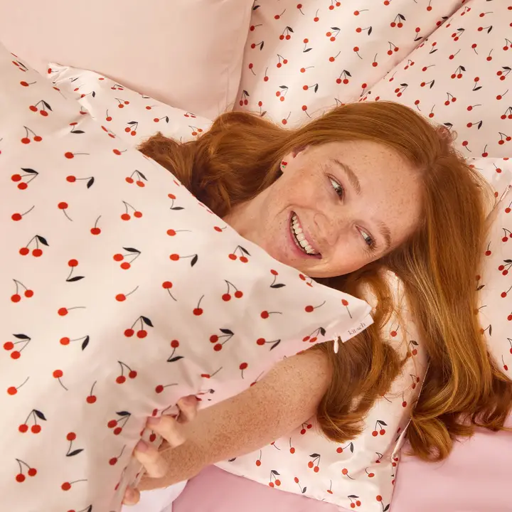KITSCH - Taie d’oreiller en satin standard -imprimé cerise