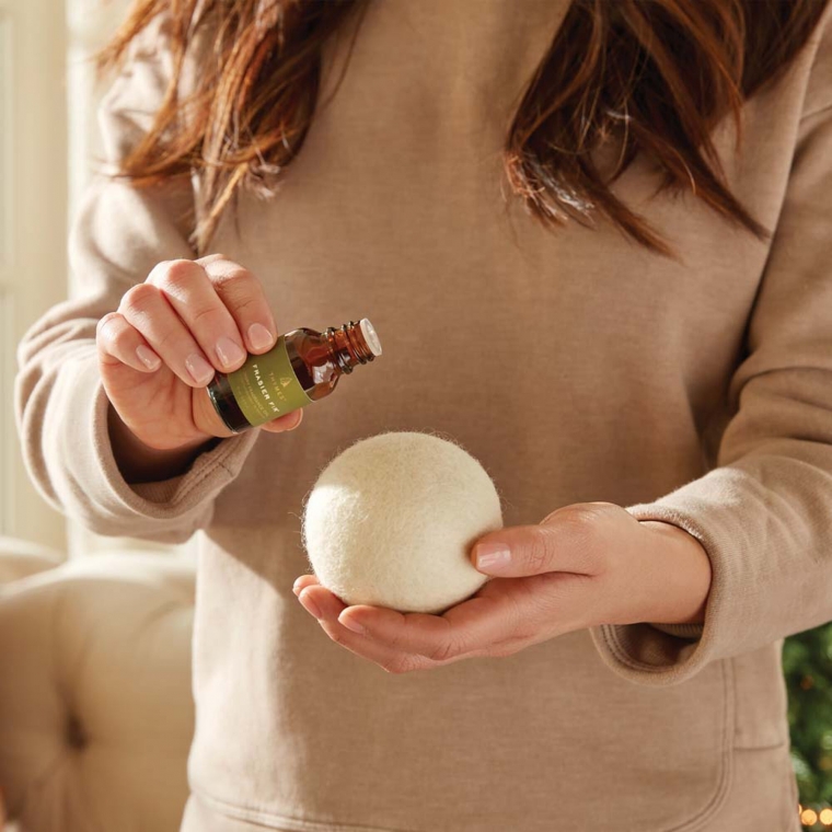 Thymes Ensemble de boules en laine pour sécheuse  et d'huile parfumée pour lessive